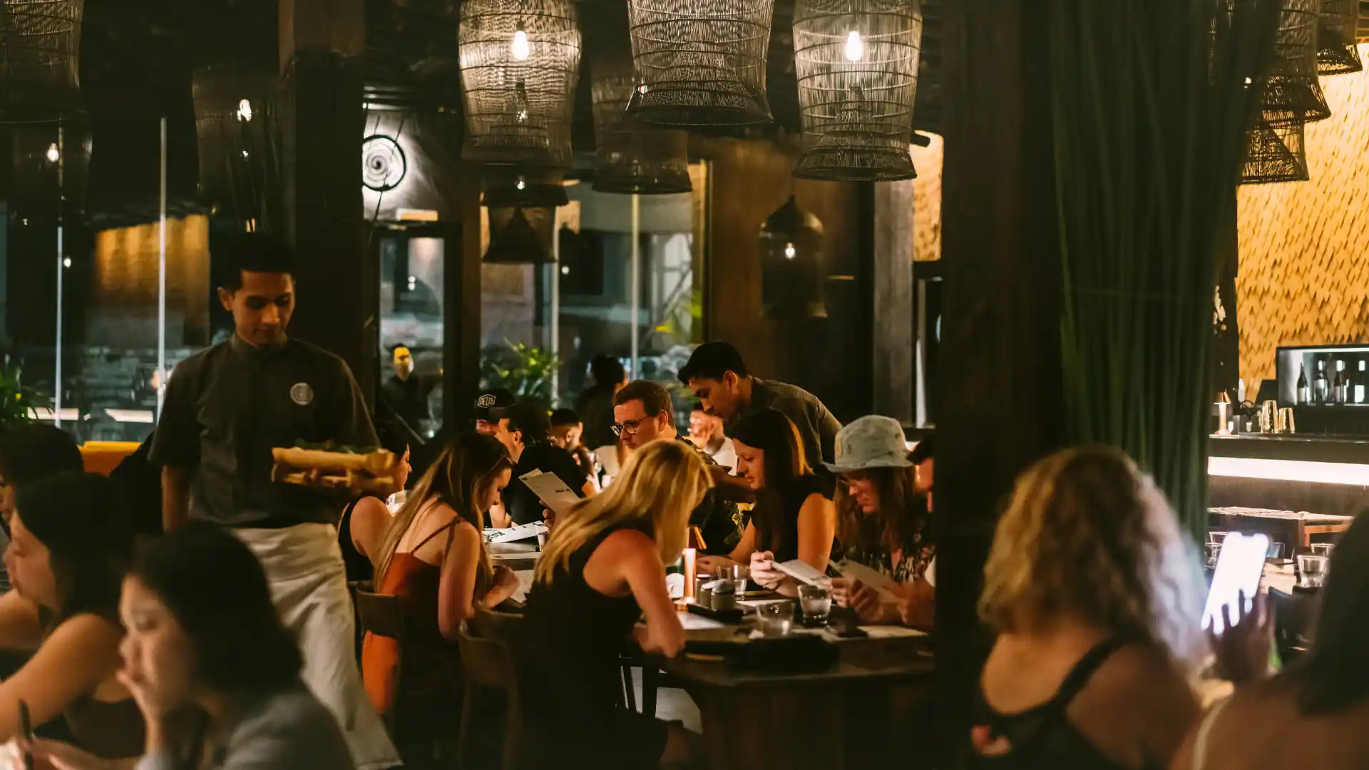 Packed night at Billy Ho — diners, lamps, and the buzz of service